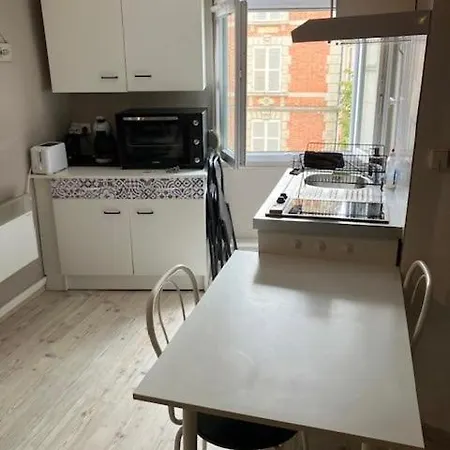 Charmant Studio A 2 Pas Du Centre Apartment